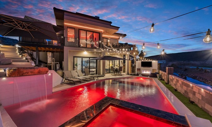 Hurricane House | Pitch Perfect ~ Golf Course Views ~ Spa