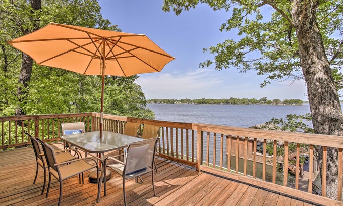 Dogwood House | Pittsburg Family House on Lake Bob Sandlin w/Dock!