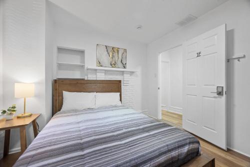 Shadyside House | Pittsburgh Shadyside 1E Bright and Modern Private Bedroom with Shared Bathroom