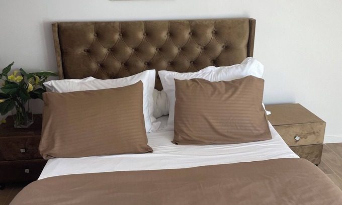 Bagnolet Hotel | Pixi Angelus