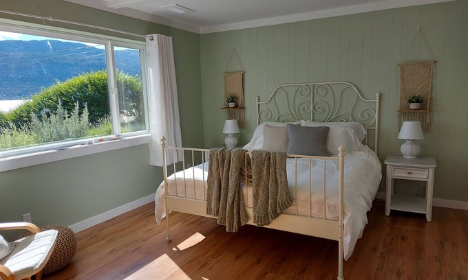 Central Okanagan Cottage | Pixie Bay Cottage - Peaceful Semi-Lakeshore Retreat Near Wineries & Beaches