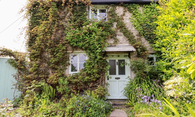 Warleggan Cottage | PIXIE NOOK, pet friendly, character holiday cottage in St Neot