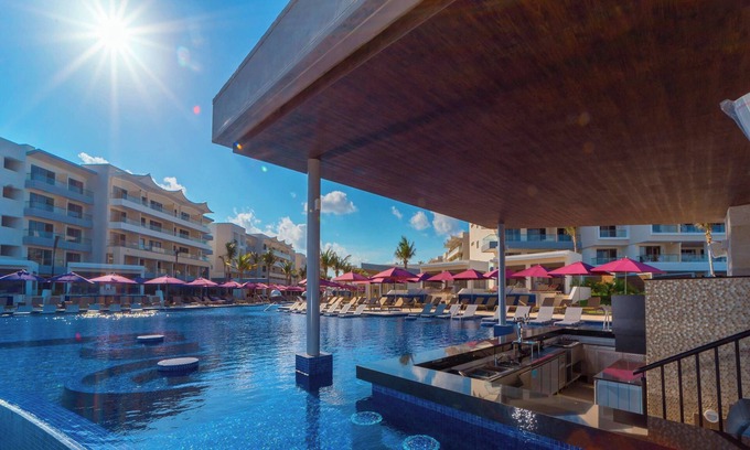 Costa Mujeres Hotel | Planet Hollywood Cancun Adult Scene by Royalton, An Autograph Collection® All-Inclusive Resort - Adults Only