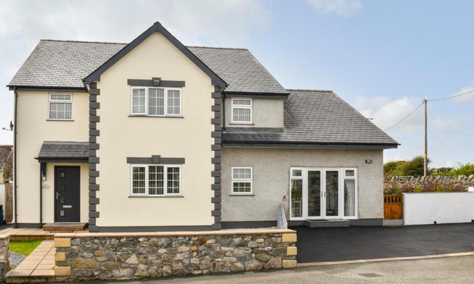Ty Croes House | Plas Bach