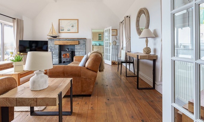 Mynytho Cottage | Plas y Foel - a cottage that sleeps 12 guests in 6 bedrooms