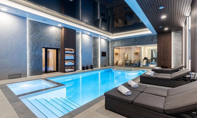Rhos on Sea House | Plas y Mor is packed with jaw-dropping features that take luxury to the next level. Inside, you’ll find 13 beautifully designed bedrooms that sleep up to 34 guests, making it perfect for large groups or exclusive events.