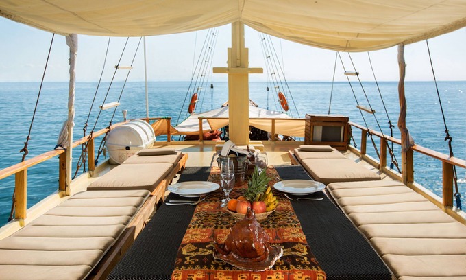 Labuan Bajo Boat Rental | Plataran Phinisi Waecicu