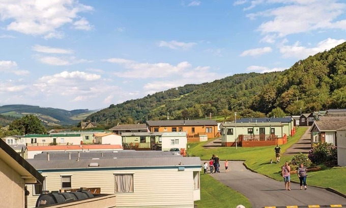 Aberystwyth House | Platinum 2 Bed Caravan with Hot Tub No Pets Slp 4