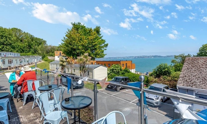 Brixham Ski Chalet | Platinum 3 Bedroom Chalet Sleeps 6