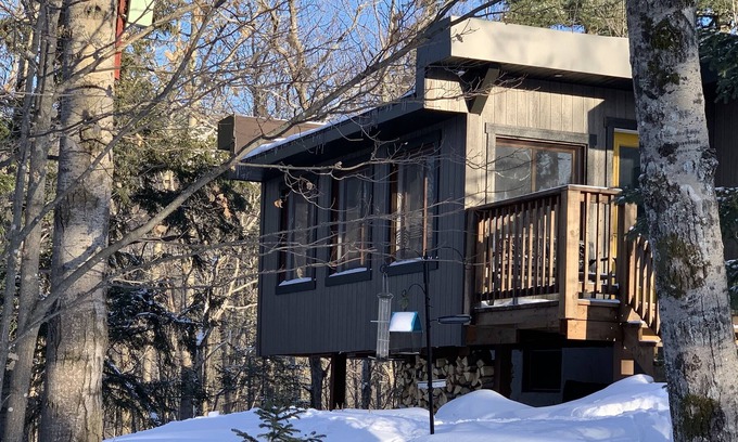 Mont Ste. Marie House | Play & Stay - Ski Hill & Trails at the Bottom of the Street!