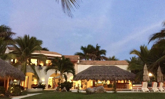 Barra de Potosi House | Playa Blanca Beachfront Estate (Adults only)