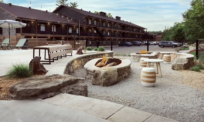 Branson Hotel | Playful Family Retreat Near Adventure Parks & Museums for All Ages l Three Rooms