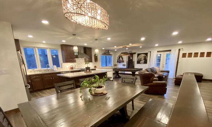 Ponderosa Palisades House | Playful & Romantic, Brand new kitchen, Harry Potter themed, pool table