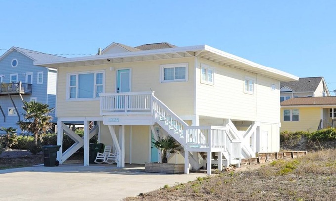 Topsail Beach House | Playin Hooky - Charming 3 Br/2 Ba Cottage! Linens included for weekly stays!