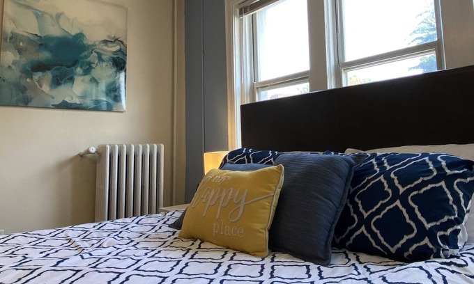 Country Club Plaza Area Apartment | 🔹Plaza-Cozy Studio- Queen Bed- Fiber WiFi-Coffee🔹