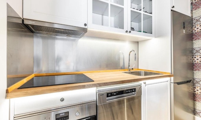 Almenara Apartment | PLAZA DE CASTILLA Apartments