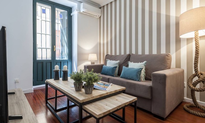 Malasana Apartment | Plaza España VI-Modern apartment in Gran Via, close to main attractions.