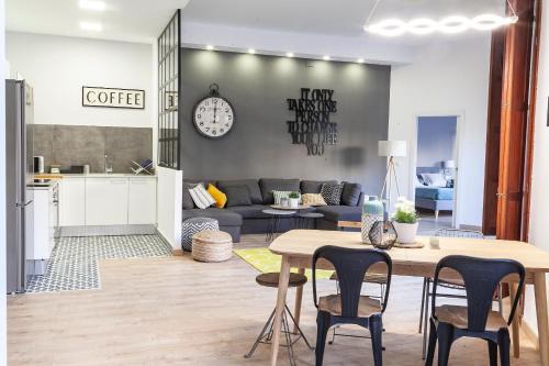 Ciutat Vella Apartment | Plaza Redonda Center