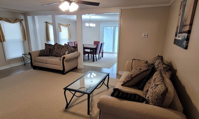 Ludowici House | Pleasant 3-bedroom house with WiFi in Ludowici
