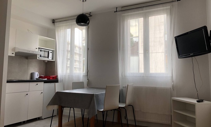 Le Pre-Saint-Gervais Apartment | Pleasant apartment for 4-5 people