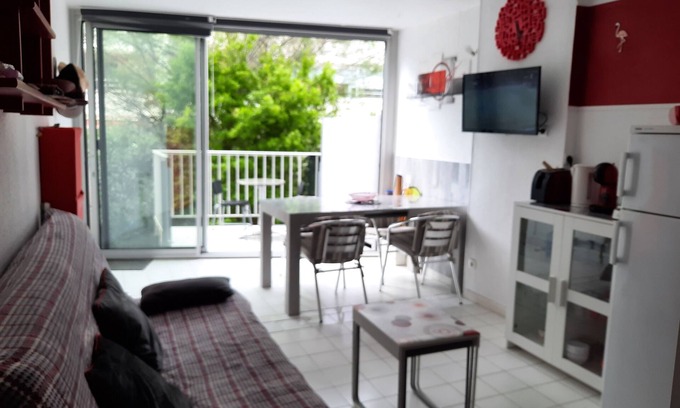 Le Couchant Apartment | Pleasant, bright P2 - sleeps 5 with WIFI