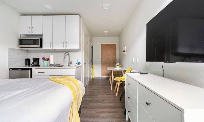 Yesler Terrace Hotel | Pleasant Condotel with WiFi in Vibrant First Hill