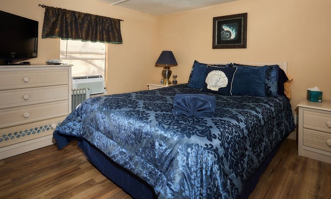 Homosassa House | Pleasant Days B&b Scallop Room.