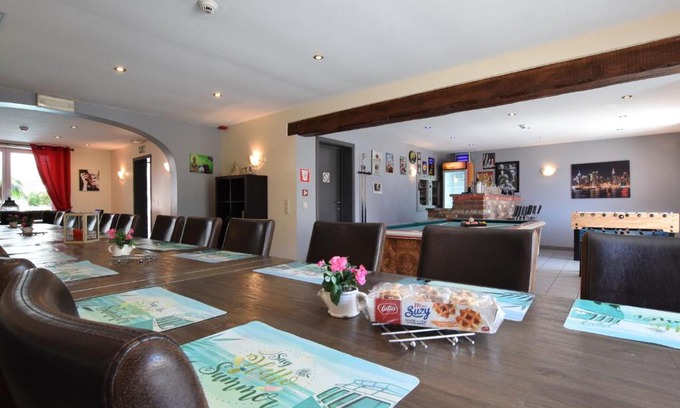 Courtil House | Pleasant Holiday Home with Sauna and Jacuzzi in Courtil