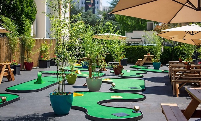 Goose Hollow Hotel | Pleasant Stay! 3 Comfortable Units, Onsite Mini-golf Course, Pop- Up Cinema!