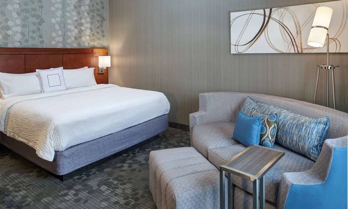 Brookfield Hotel | Pleasant Stay, Convenient Location! Pets are Welcome, Indoor Swimming Pool!