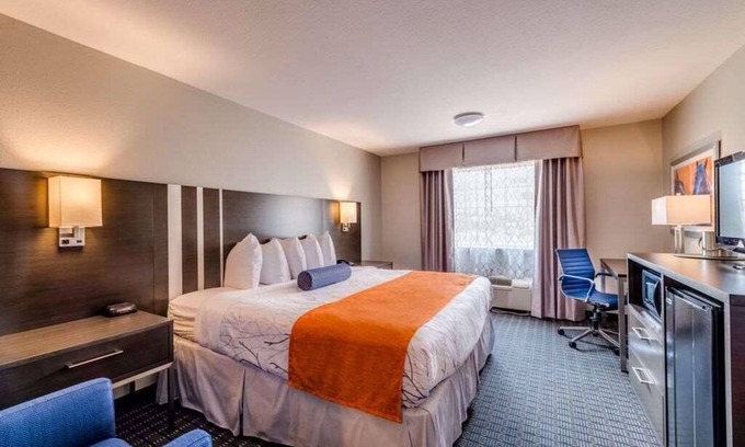 Lexington Hotel | Pleasant Stay, Convenient Location! Free Parking, Free Breakfast, Pool