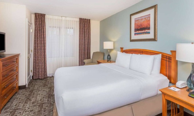Dunwoody Apartment | Pleasant Stay! Full Kitchen, Free Breakfast! Pet-friendly and Swimming Pool!