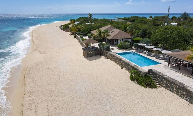 Les Terres Basses Villa | *PLEASE ENQUIRE FOR OUR SPECIAL RATES* 4 bedroom villa on Baie Longue Beach
