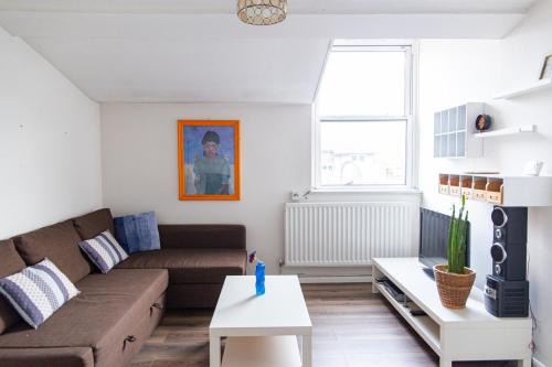 Coldharbour Apartment | Plush Stay for Four in Central Brixton