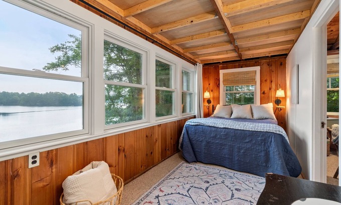 West Wareham Cabin | Plymouth's Little Red Cottage: 3-BR cabin w/WiFi, full kitchen, & lake access!
