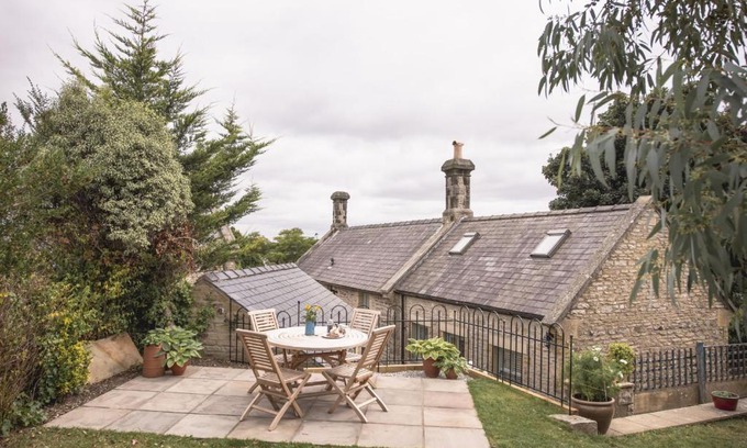 Leyburn House | Poachers Cottage
