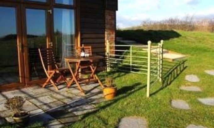 Shorwell House | Poachers Hut 1-bed Cottage, Sleeps 2, Pet Friendly