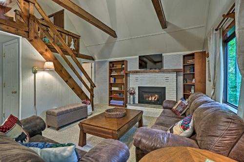 Pocono Lake House | Pocono Lake House Near Skiing and Kalahari Resort!
