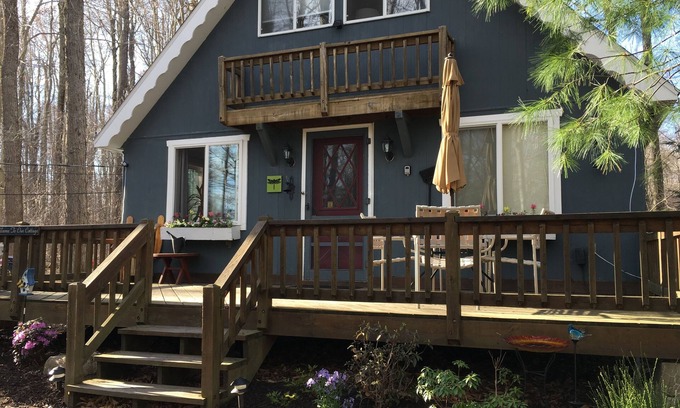 Pocono Pines Ski Chalet | Pocono Vacation Cottage in Lake Naomi- Long term rental in a quiet neighborhood