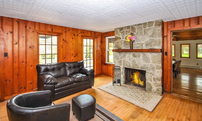 Canadensis House | PoconoRental.House - Free 4th Night - #1 Le Chateau w/8 Bed/8.5 Bath
