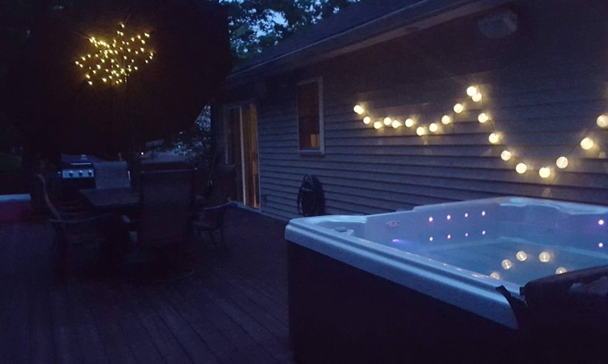 Pocono Mountain Lake House | Poconos · Cozy Modern Lodge with Lake Views/Huge Deck/Hottub/Fireplace