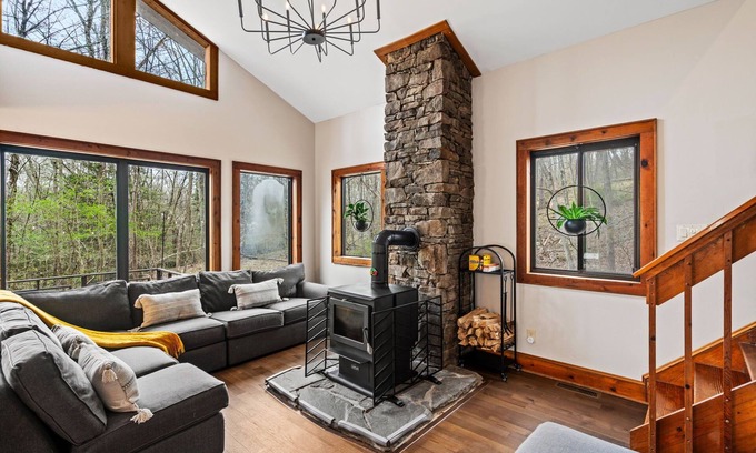 Cresco House | Poconos retreat with hot tub, fire pit & game room