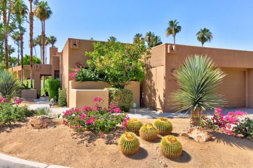 Palm Desert Apartment | Poinciana Paradise