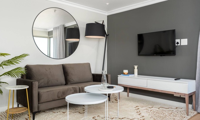 Green Point Apartment | Point Break Luxury Apartments
