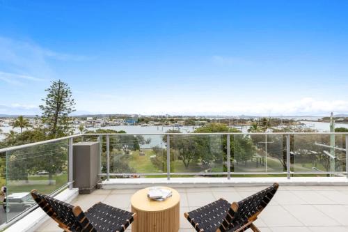 Buddina Apartment | Point Cartwright Penthouse - Ocean and River Views