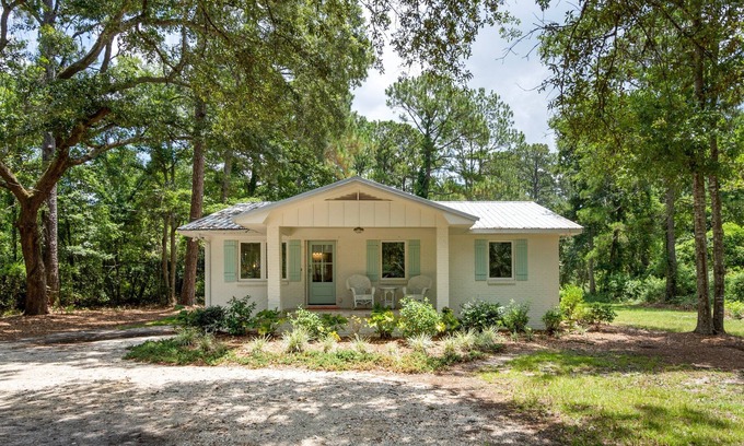 Fairhope Cottage | Point Clear Cottage by Roberts Brothers Vacation Rentals