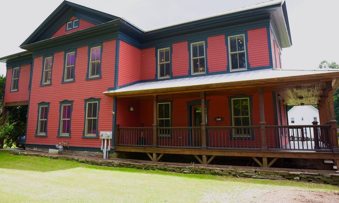 Hancock House | Point Mountain Guest House - An outstanding village