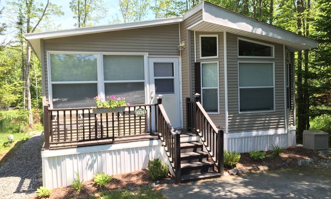 South Casco Cottage | Point Sebago Vacation Home