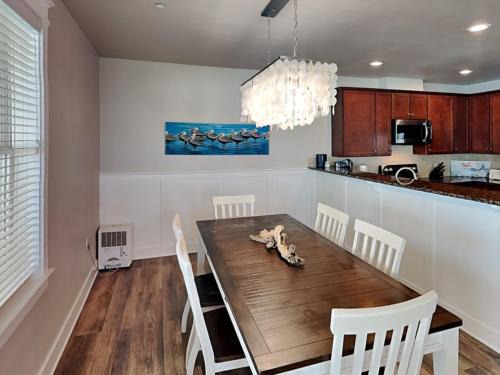 Red Fish Cove Apartment | Pointe West 303 - Beachside Blue Sailfish