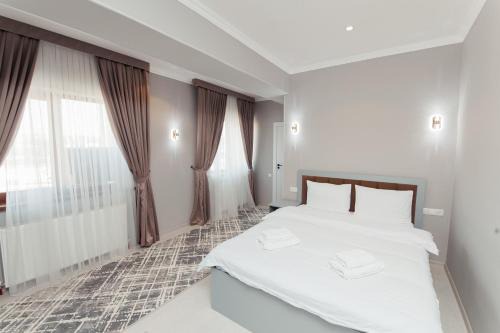 Samarkand Hotel | Polar Bear